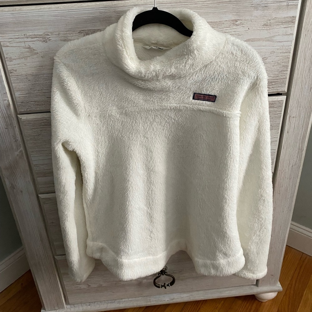 White vineyard vines sweater
